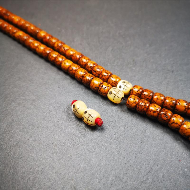 These marker beads were handmade by Tibetan craftsmen and come from Hepo Town, Baiyu County, the birthplace of the famous Tibetan handicrafts. It is made of fish bone,carved skull pattern,beige color,size is 0.3" × 0.3". Fit for 5-8mm mala (The reference in the photo is 7mm mala)