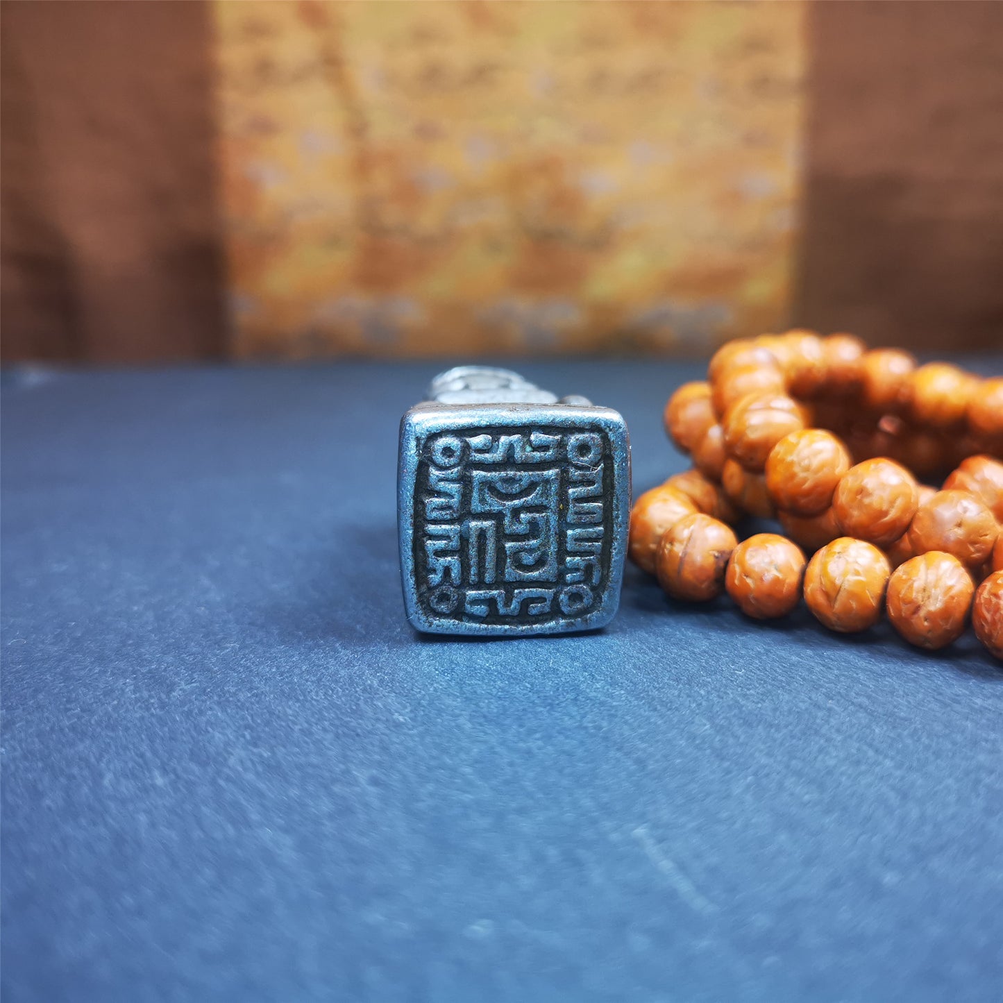 This vintage Kalachakra stamp was collected from Derge Tibet,about 30 years old. It is made of cold iron,carved snow lion,and a Kalachakra pattern at the bottom,size is 1.53 inches.