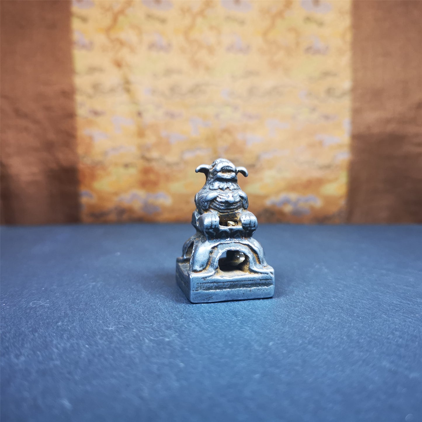 This antique seal was collected from Derge,Tibet,about 30 years old. It is made of cold iron,carved Snow Lion Shape, and Stupa symbol seal on the bottom,size is 1.38 inches.