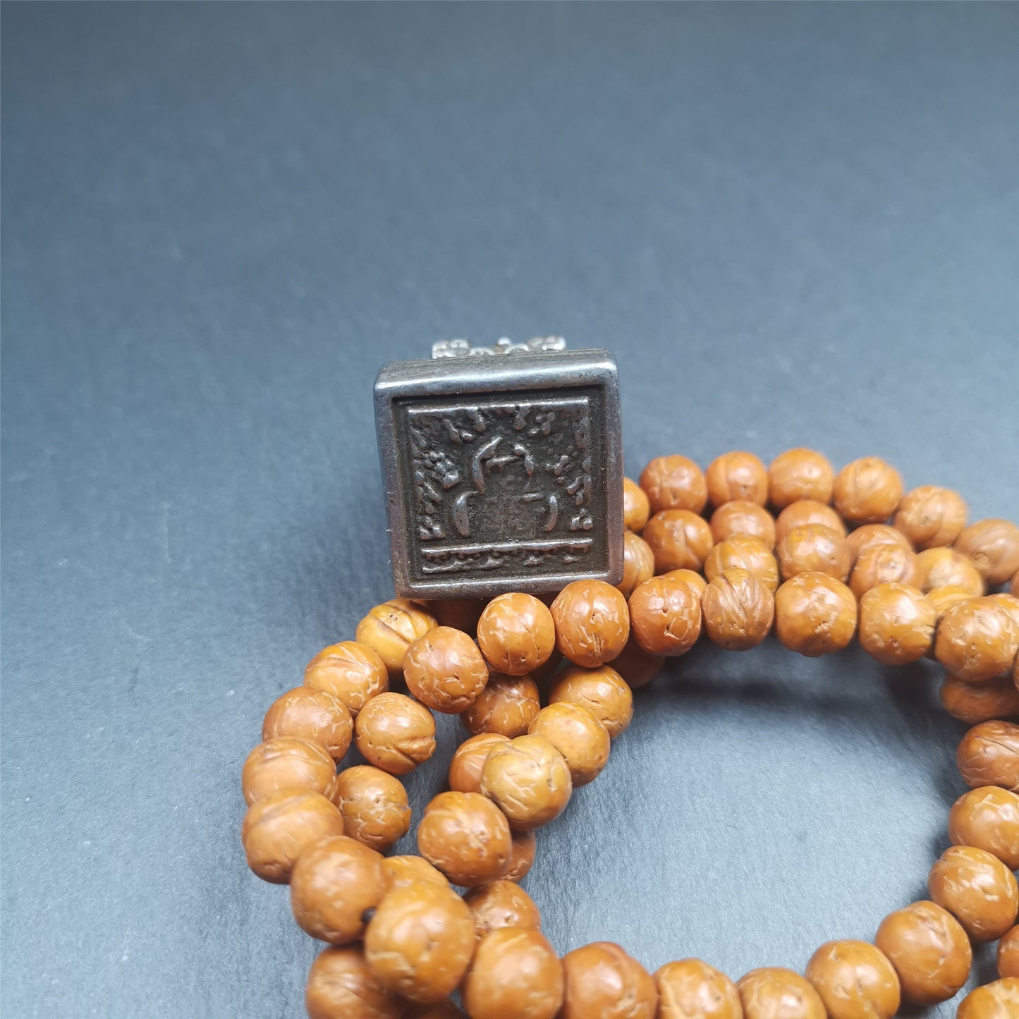 This antique seal was collected from Derge,Tibet,about 30 years old. It is made of cold iron,carved Snow Lion Shape, and Stupa symbol seal on the bottom,size is 1.38 inches.