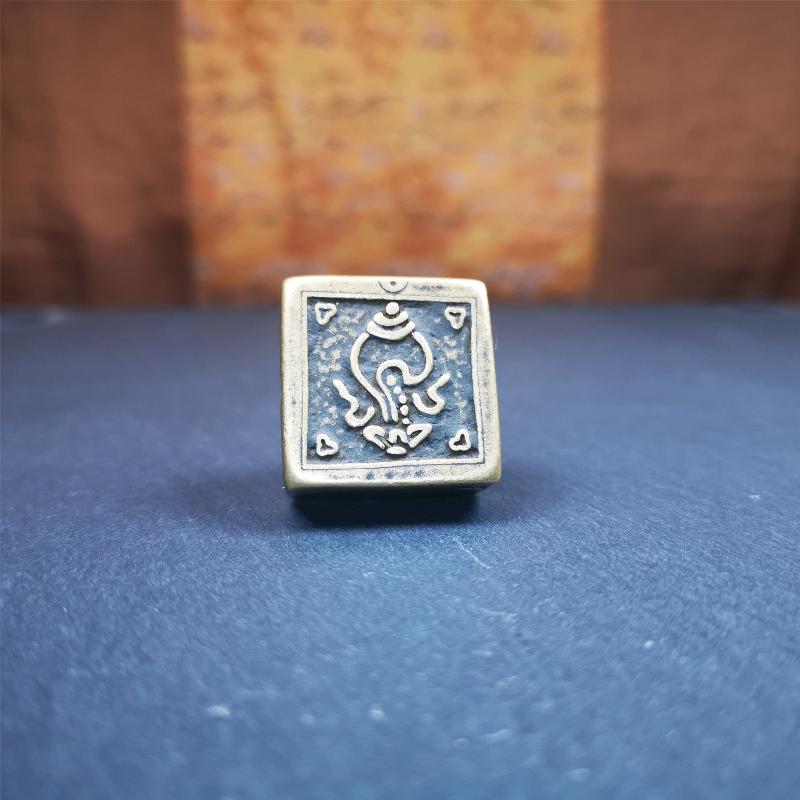 This vintage tibetan conch seal was collected from Derge Tibet,about 30 years old. It is made of cold iron,inlaid brass,carved conch pattern at the bottom,size is 1.18 inches.