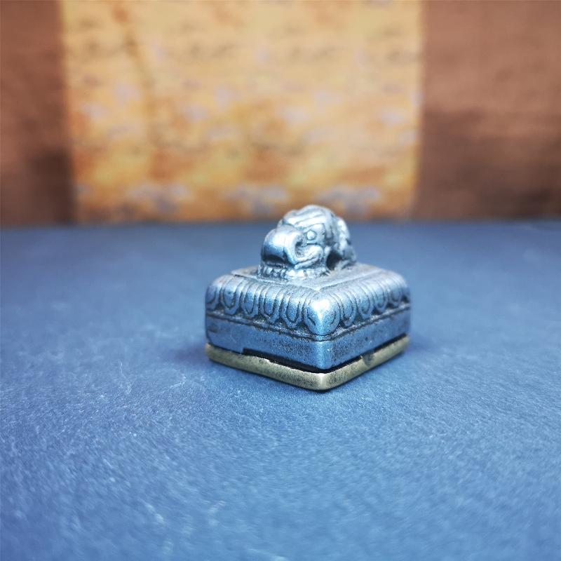 This vintage tibetan conch seal was collected from Derge Tibet,about 30 years old. It is made of cold iron,inlaid brass,carved conch pattern at the bottom,size is 1.18 inches.