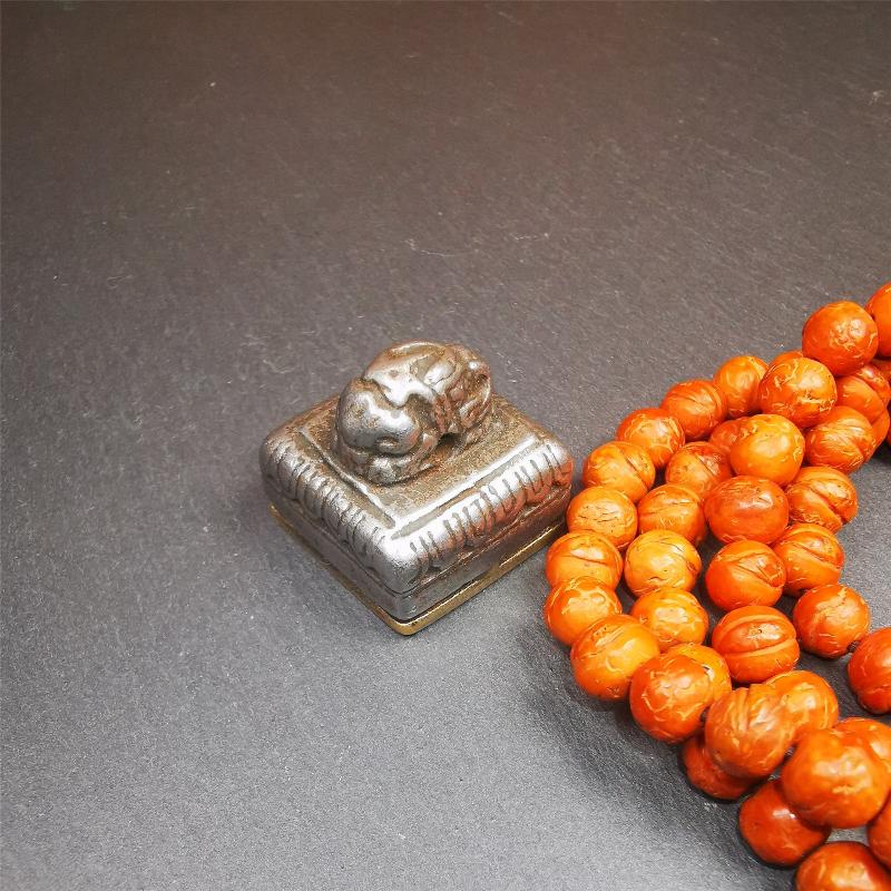 This vintage tibetan conch seal was collected from Derge Tibet,about 30 years old. It is made of cold iron,inlaid brass,carved conch pattern at the bottom,size is 1.18 inches.