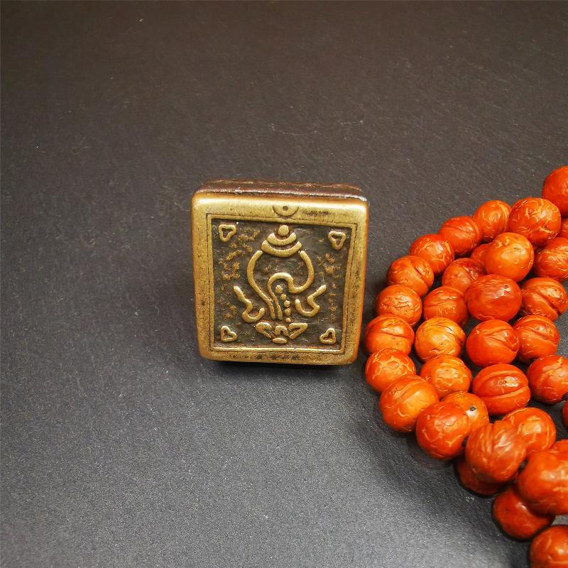 This vintage tibetan conch seal was collected from Derge Tibet,about 30 years old. It is made of cold iron,inlaid brass,carved conch pattern at the bottom,size is 1.18 inches.