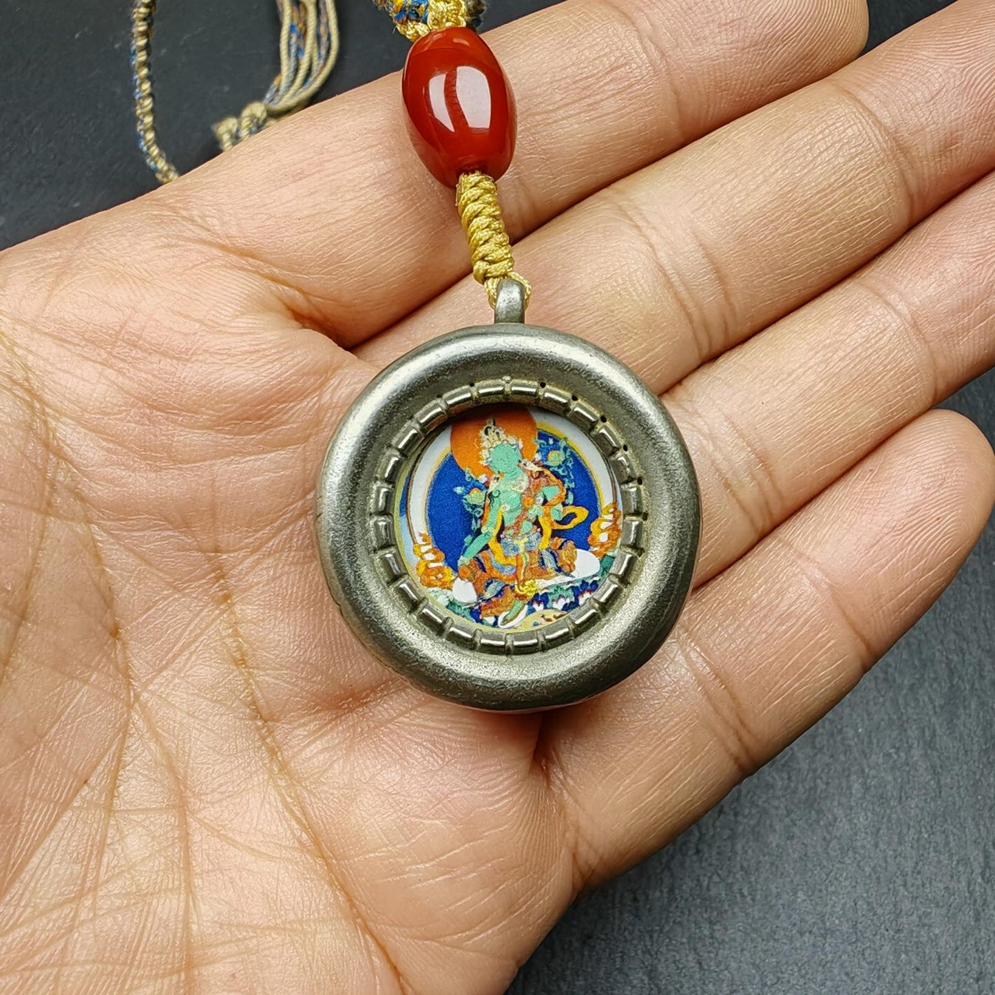 Antiguo santuario Gau Ghau, Tara verde, amuleto colgante de altar budista tibetano redondo