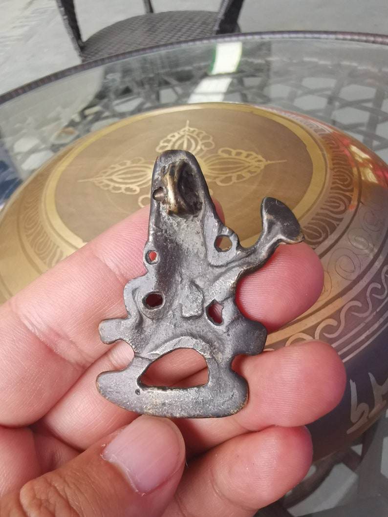 Buddhist Protective Pendant,Wrathful Vajrapani Amulet Badge,Made of Thokcha,100 years old - Gandhanra-ART
