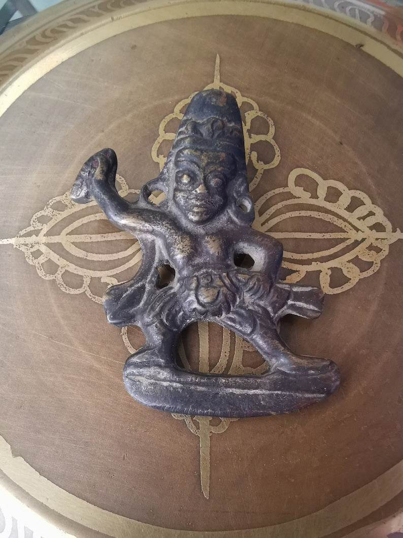 Buddhist Protective Pendant,Wrathful Vajrapani Amulet Badge,Made of Thokcha,100 years old - Gandhanra-ART