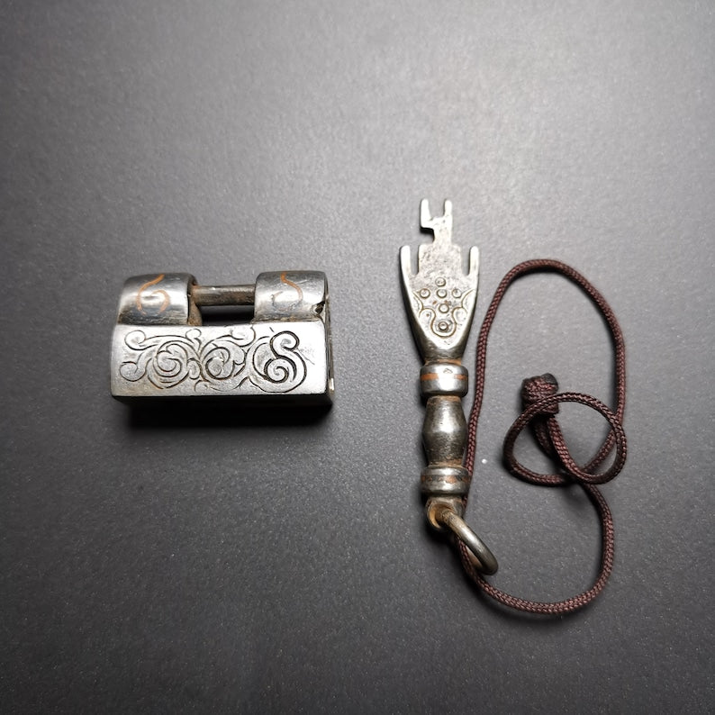 Iron Padlock Amulet, Mini Lock for Home Decor / Suitcase