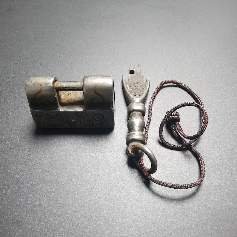 Iron Padlock Amulet, Mini Lock for Home Decor / Suitcase