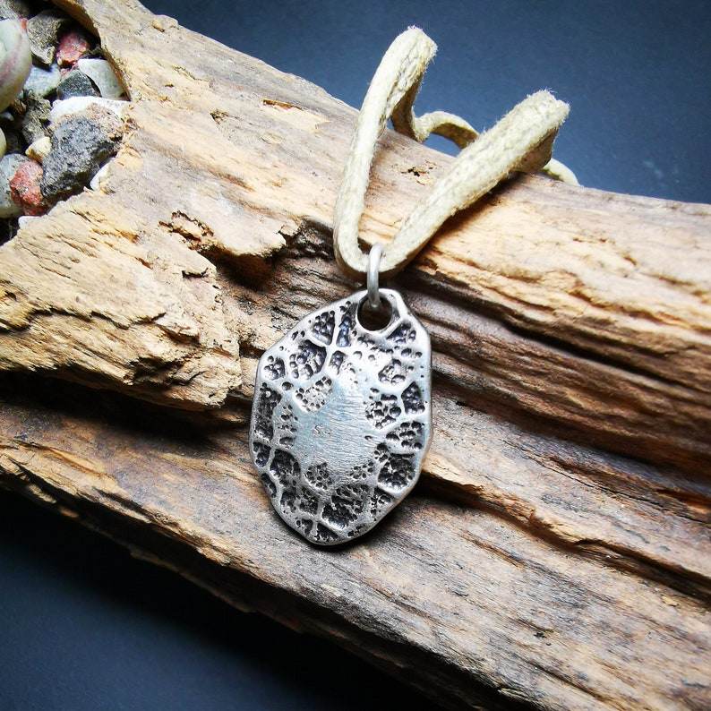 Protective Pendant,Om Mani Padme Hum Mantra Amulet - Gandhanra-ART