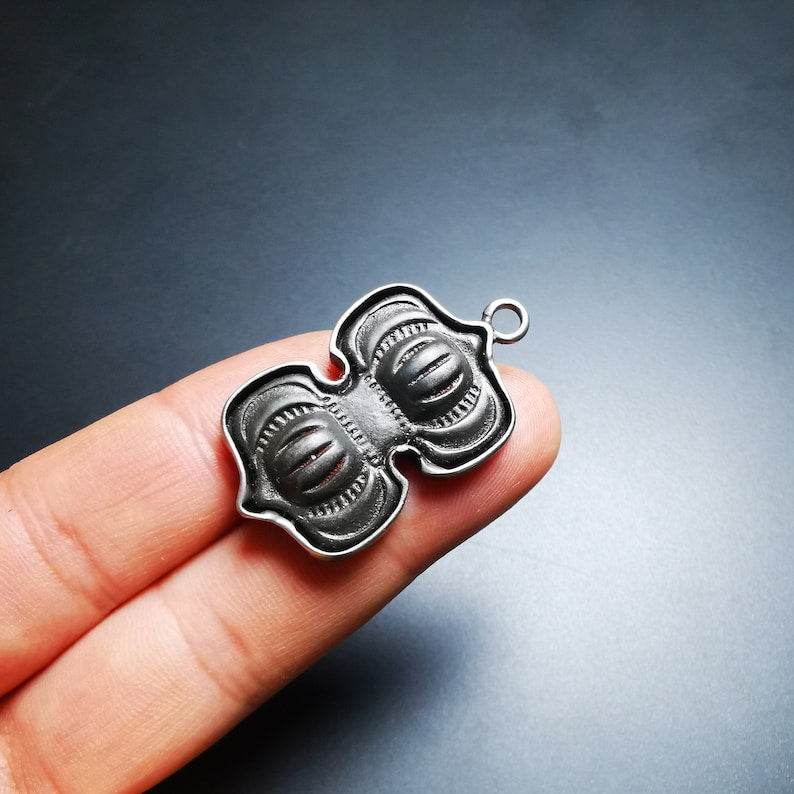 Pendant,Vajra Dorje Amulet (Vajrayana) - Gandhanra-ART