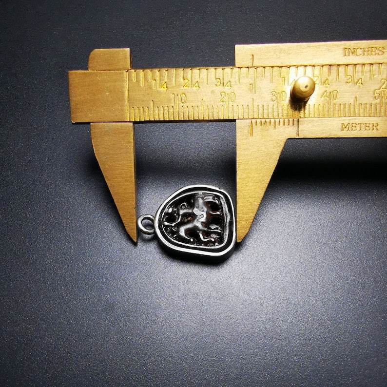 Buddhist Amulet,King Gesar,Joru,The Hero-Child of Tibet,Made of Thokcha,inlaid with Sliver - Gandhanra-ART