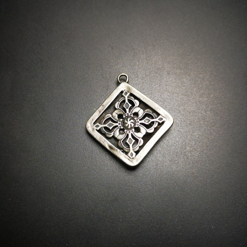 Amulet,Dragon -the Four Dignities