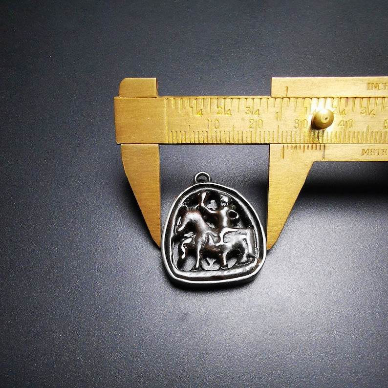 Buddhist Amulet,King Gesar,Joru,The Hero-Child of Tibet,Made of Thokcha,inlaid with Sliver - Gandhanra-ART