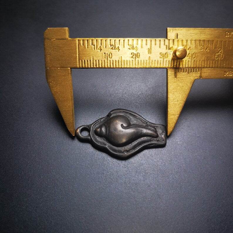 Antique Shankha(Divine Conch) Badge,Tibetan Buddhist Protective Amulet Pendant,Made of Thokcha,60 Years Old - Gandhanra-ART