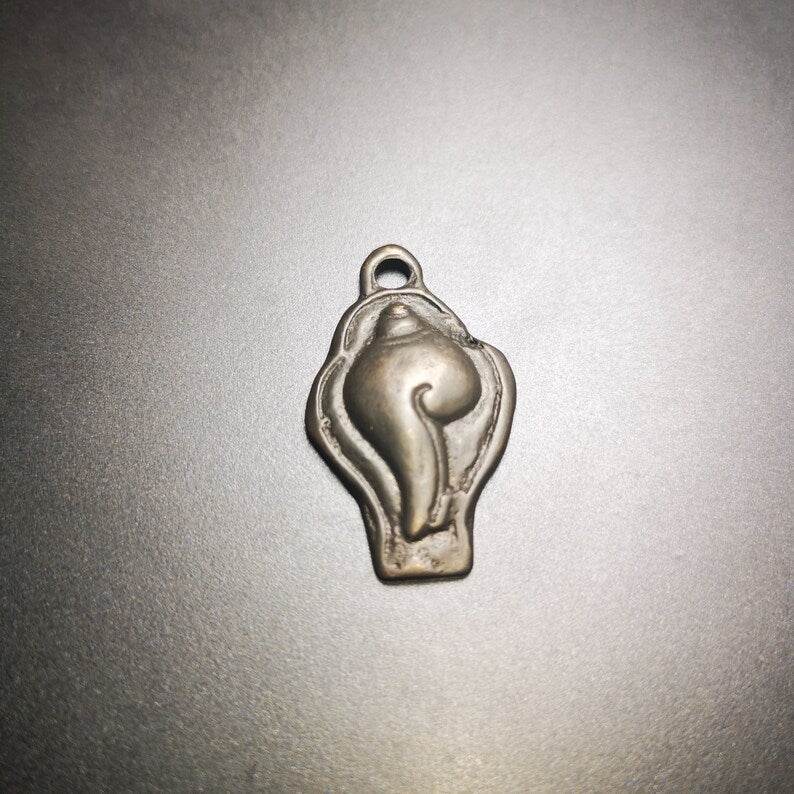 Antique Shankha(Divine Conch) Badge,Tibetan Buddhist Protective Amulet Pendant,Made of Thokcha,60 Years Old - Gandhanra-ART