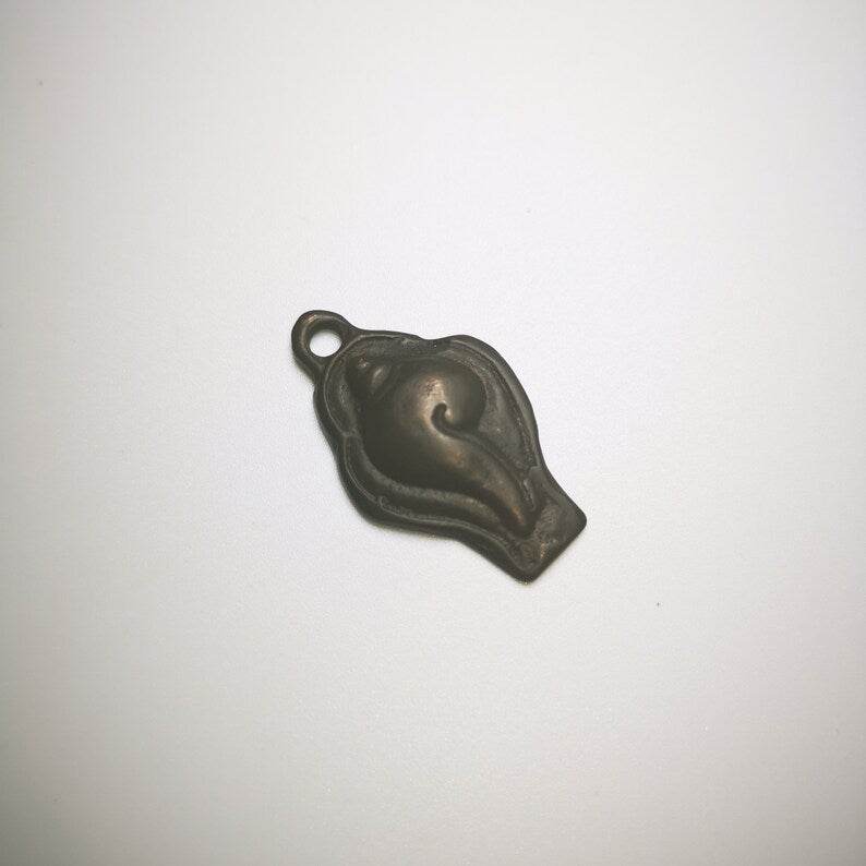 Antique Shankha(Divine Conch) Badge,Tibetan Buddhist Protective Amulet Pendant,Made of Thokcha,60 Years Old - Gandhanra-ART