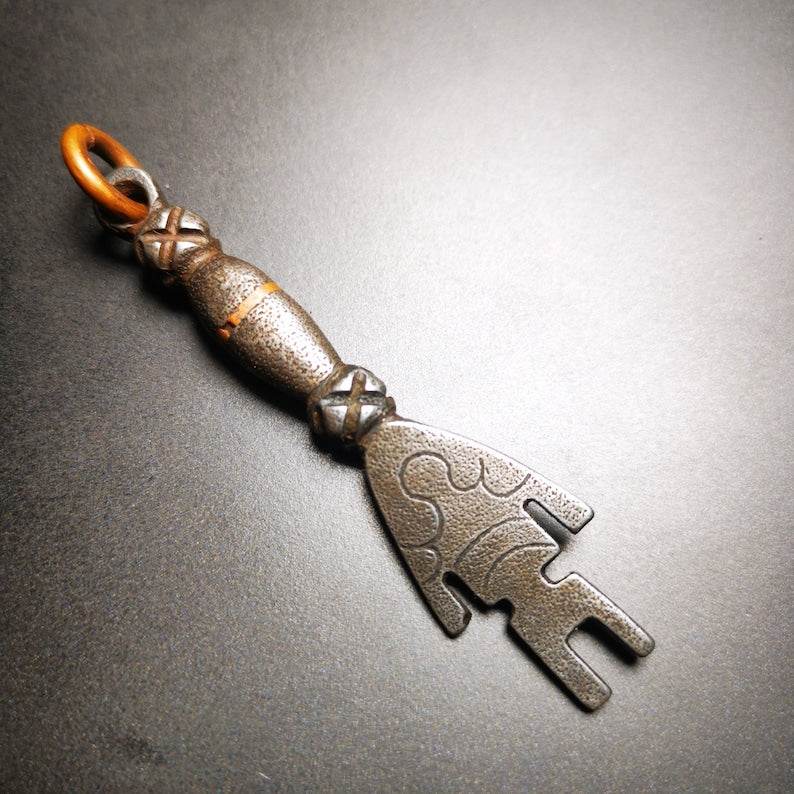 Buddhism Amulet, The Key of Heart Pendant, Made of Cold Iron - Gandhanra-ART