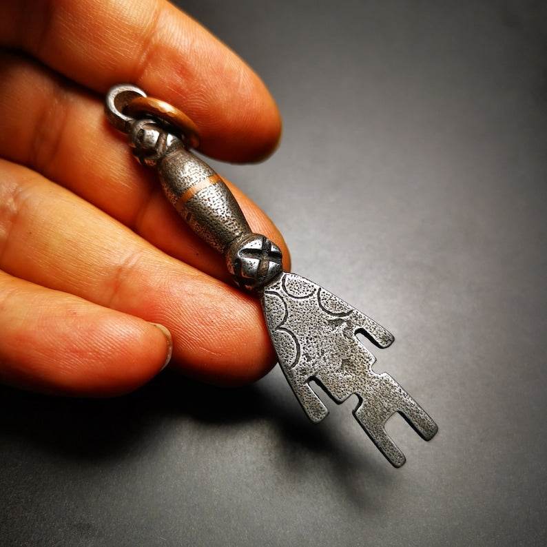 Buddhism Amulet, The Key of Heart Pendant, Made of Cold Iron - Gandhanra-ART