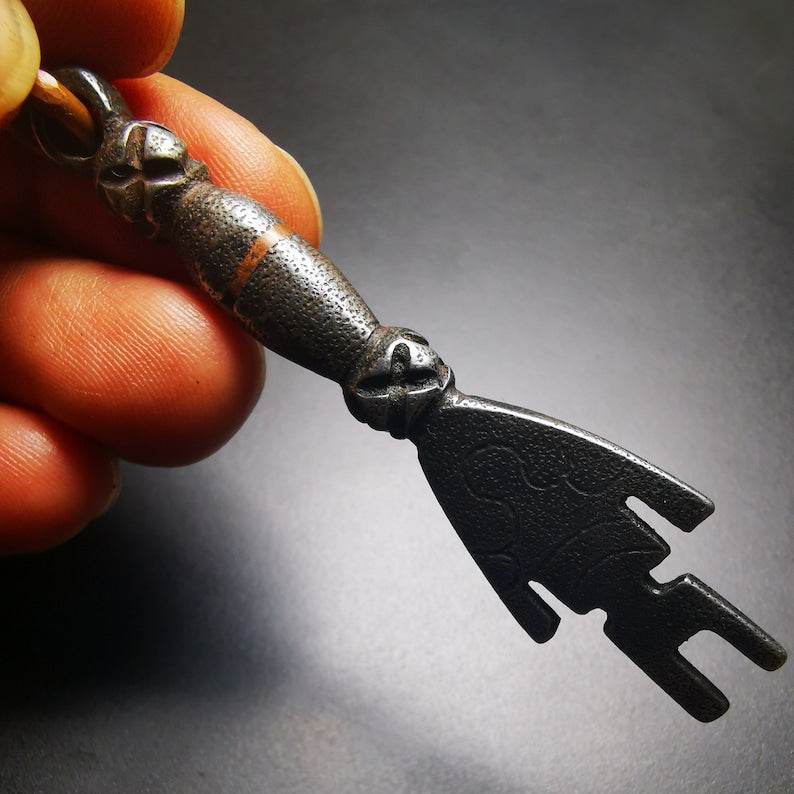 Buddhism Amulet, The Key of Heart Pendant, Made of Cold Iron - Gandhanra-ART