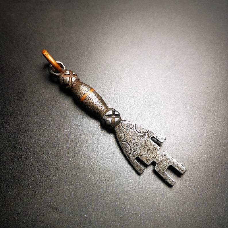 Buddhism Amulet, The Key of Heart Pendant, Made of Cold Iron - Gandhanra-ART