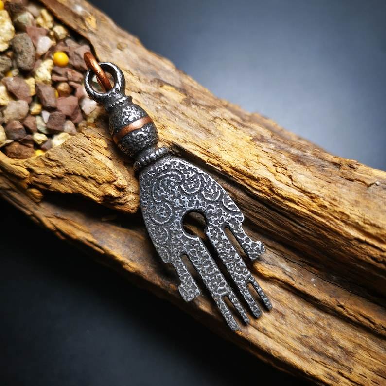 Buddhism Amulet, The Key of Heart Pendant, Made of Cold Iron - Gandhanra-ART