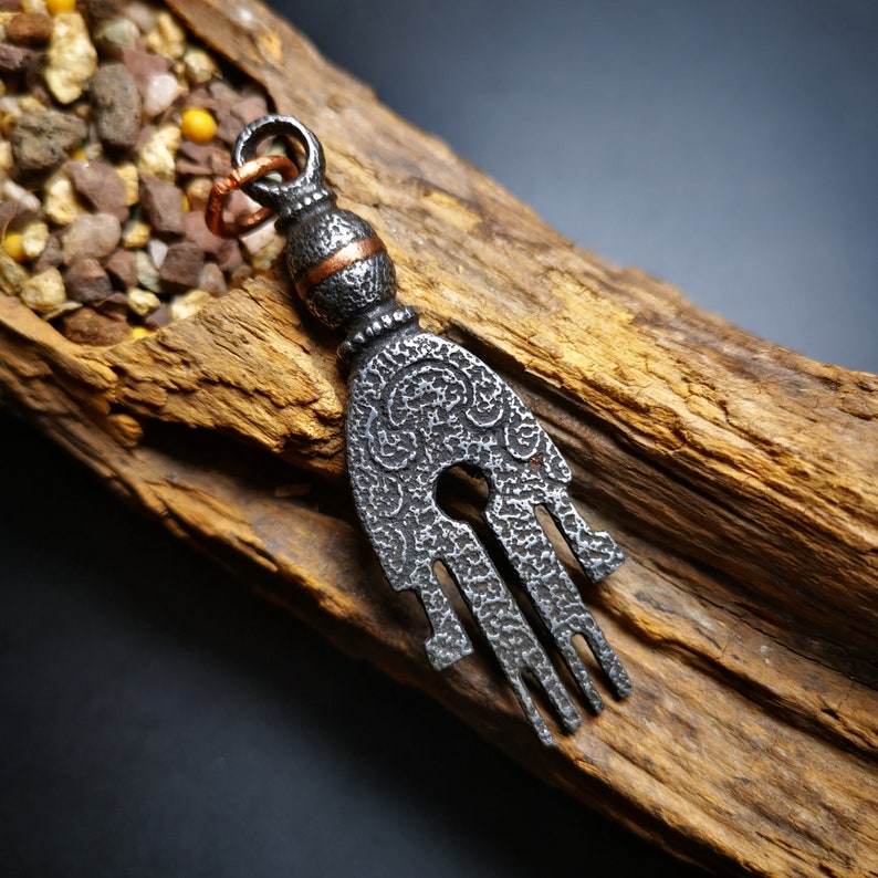 Buddhism Amulet, The Key of Heart Pendant, Made of Cold Iron - Gandhanra-ART