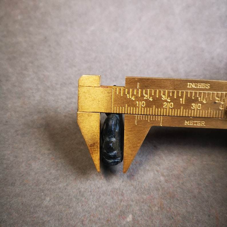 Buddhist Amulet Pendant,Mani Jewel/Wish-Fulfilling Cintamani Badge, Nubro,made of Obsidian - Gandhanra-ART