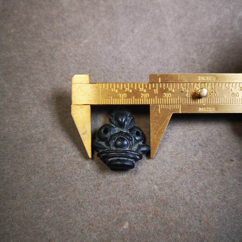 Buddhist Amulet Pendant,Mani Jewel/Wish-Fulfilling Cintamani Badge, Nubro,made of Obsidian - Gandhanra-ART
