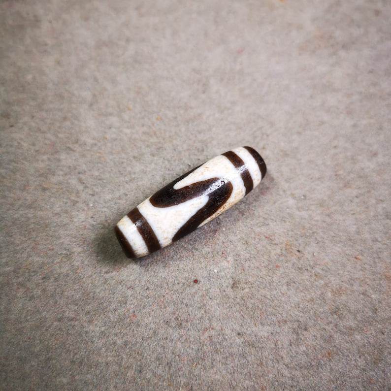 Tiger Tooth Tasso Dzi Bead - Gandhanra-ART