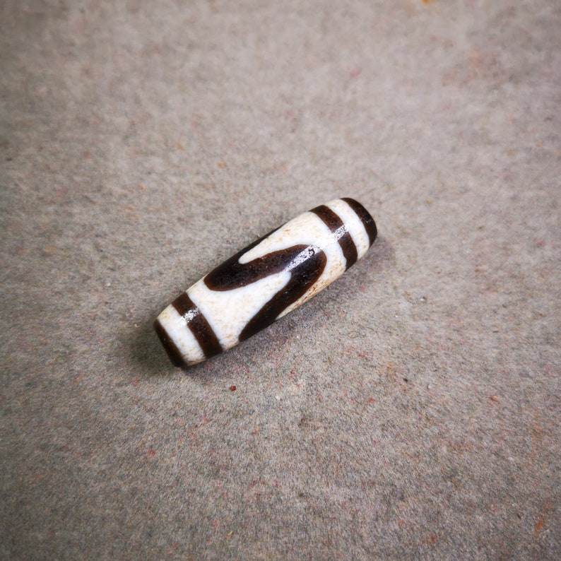 Tiger Tooth Tasso Dzi Bead - Gandhanra-ART