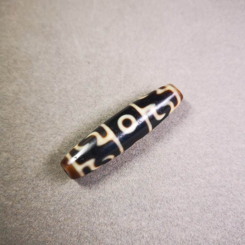 Guru Rinpoche Three Realms Dzi Bead - Gandhanra-ART