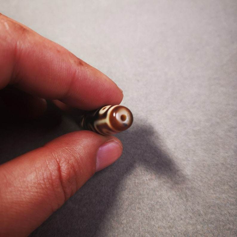 9 Eyes Dzi Bead - Gandhanra-ART