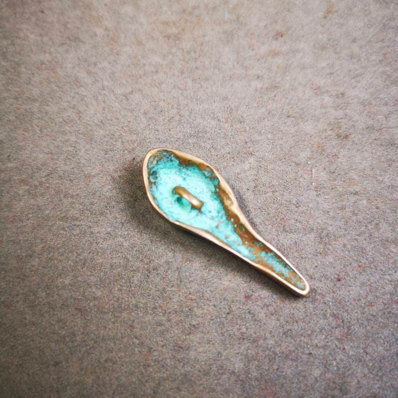Handmade Small Shankha(Divine Conch) Badge,Tibetan Buddhist Protective Amulet Pendant,Made of Lima Brass - Gandhanra-ART