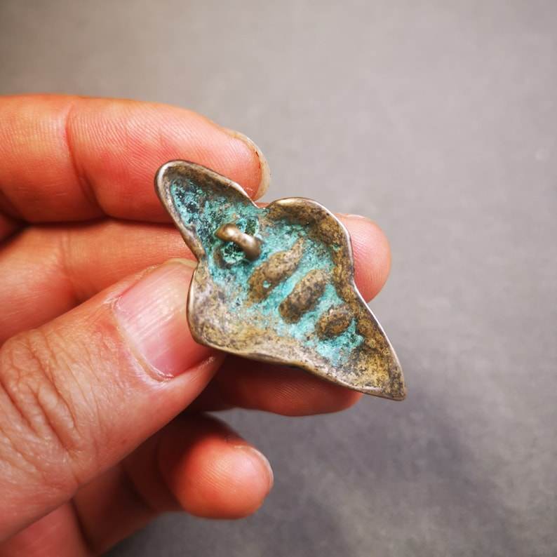 Shankha Divine Conch Badge,Tibetan Buddhist Protective Amulet Pendant,Made of Li - Tibetan Buddhist amulet, size reference