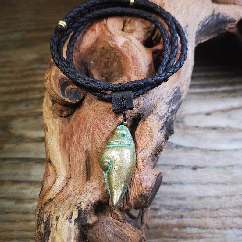 Small Shankha(Divine Conch) Badge,Tibetan Buddhist Protective Amulet Pendant,Made of Lima Brass - Gandhanra-ART