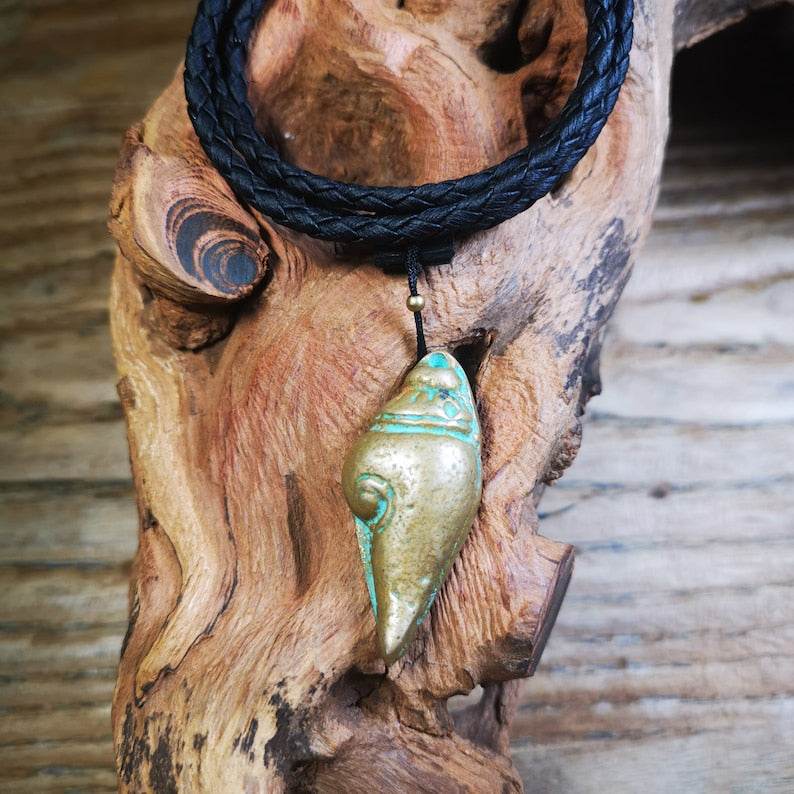Small Shankha(Divine Conch) Badge,Tibetan Buddhist Protective Amulet Pendant,Made of Lima Brass - Gandhanra-ART