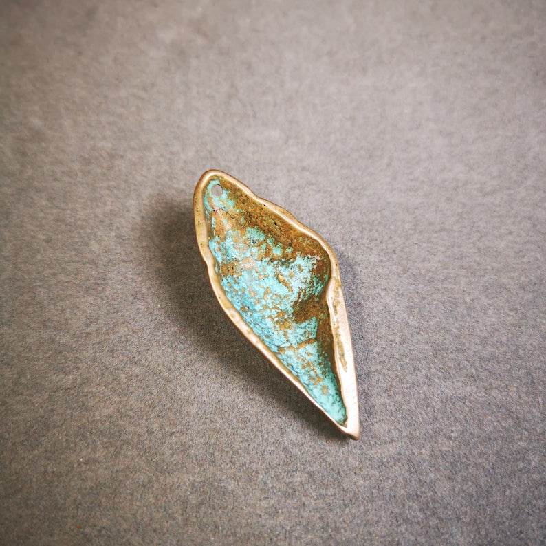 Small Shankha(Divine Conch) Badge,Tibetan Buddhist Protective Amulet Pendant,Made of Lima Brass - Gandhanra-ART