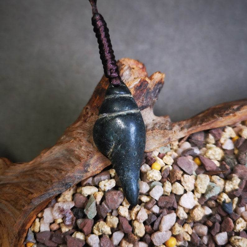 Antique Shankha(Divine Conch) Badge,Tibetan Buddhist Protective Amulet Pendant,Made of Thokcha,60 Years Old - Gandhanra-ART