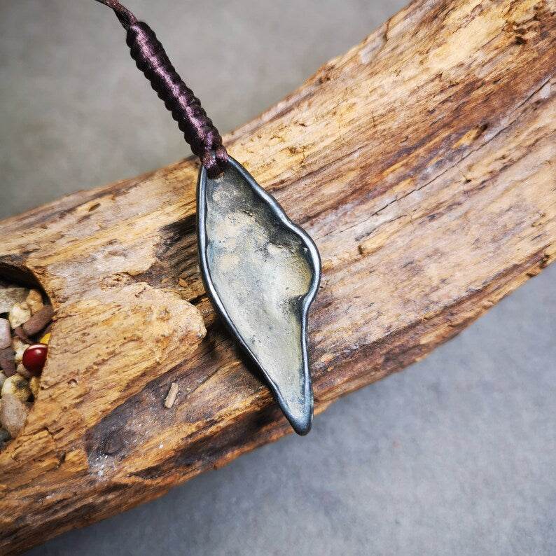 Antique Shankha(Divine Conch) Badge,Tibetan Buddhist Protective Amulet Pendant,Made of Thokcha,60 Years Old - Gandhanra-ART