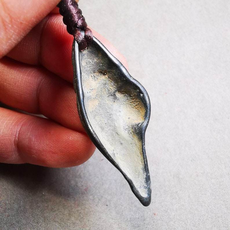 Antique Shankha(Divine Conch) Badge,Tibetan Buddhist Protective Amulet Pendant,Made of Thokcha,60 Years Old - Gandhanra-ART