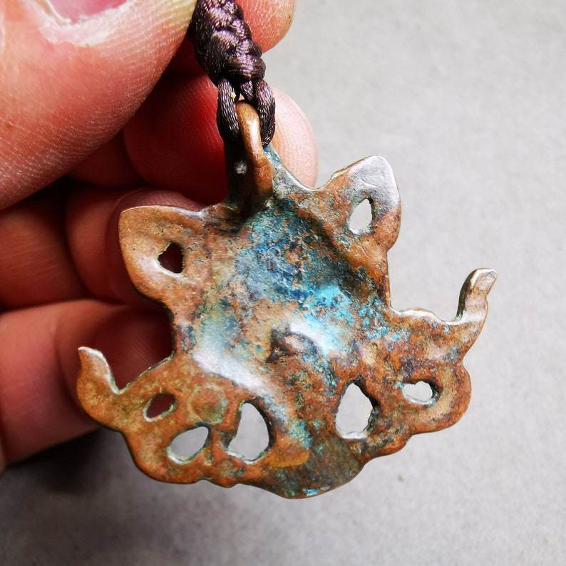 Acient Shankha(Divine Conch) Badge,Tibetan Buddhist Protective Amulet Pendant,Made of Brass - Gandhanra-ART