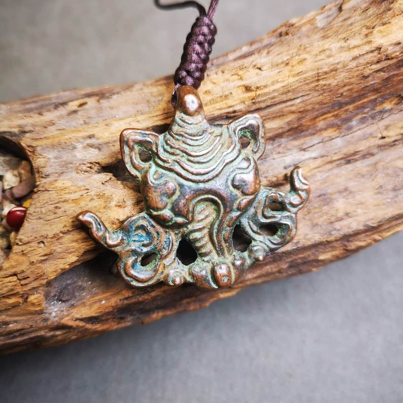 Acient Shankha(Divine Conch) Badge,Tibetan Buddhist Protective Amulet Pendant,Made of Brass - Gandhanra-ART