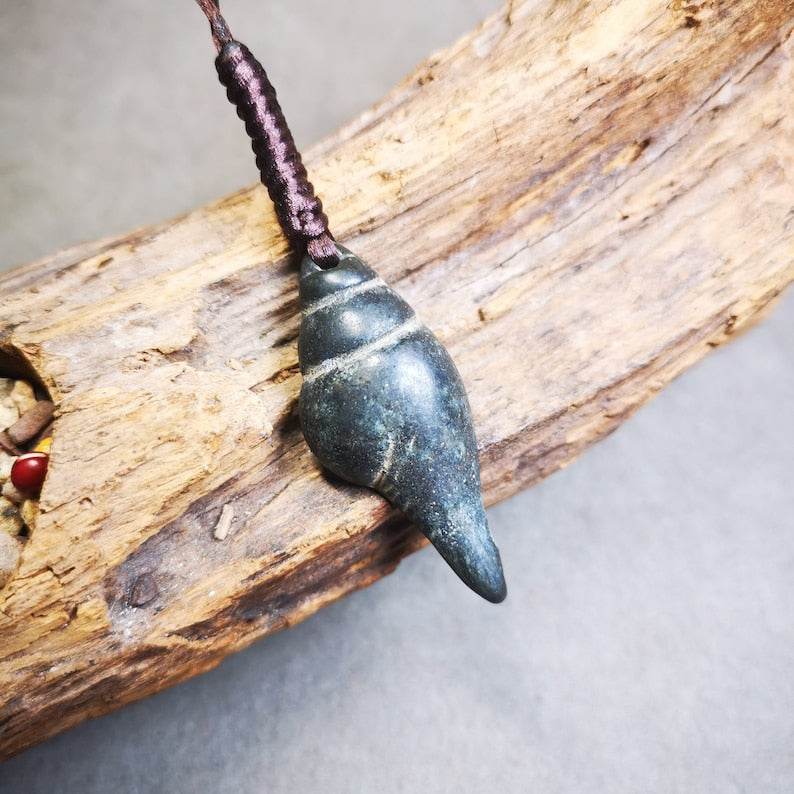Antique Shankha(Divine Conch) Badge,Tibetan Buddhist Protective Amulet Pendant,Made of Thokcha,60 Years Old - Gandhanra-ART