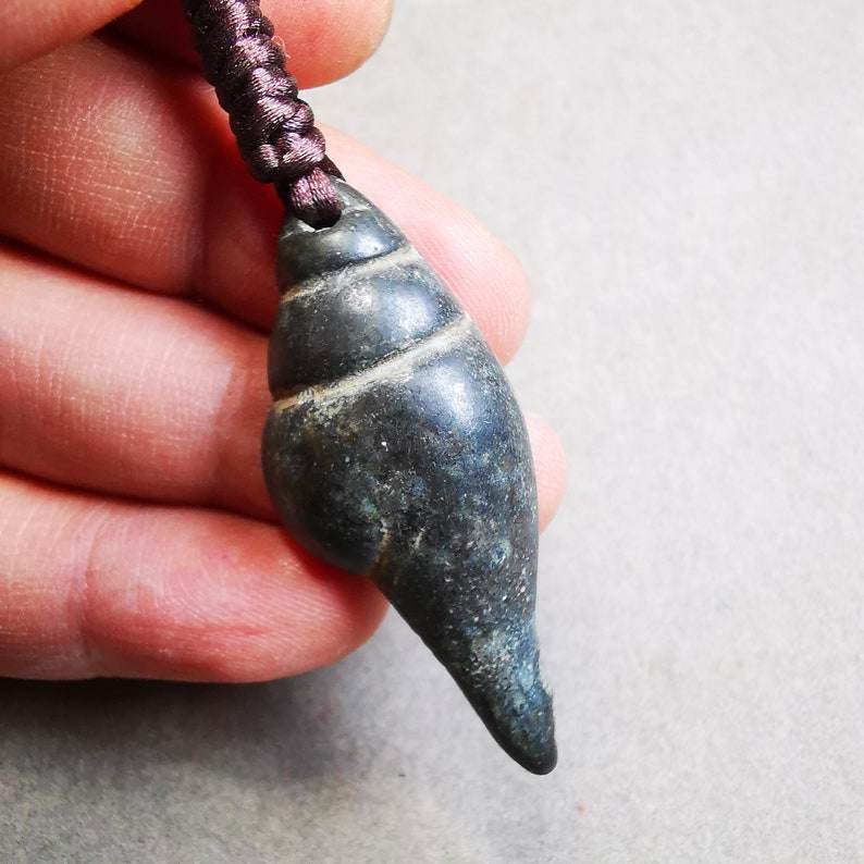 Antique Shankha(Divine Conch) Badge,Tibetan Buddhist Protective Amulet Pendant,Made of Thokcha,60 Years Old - Gandhanra-ART
