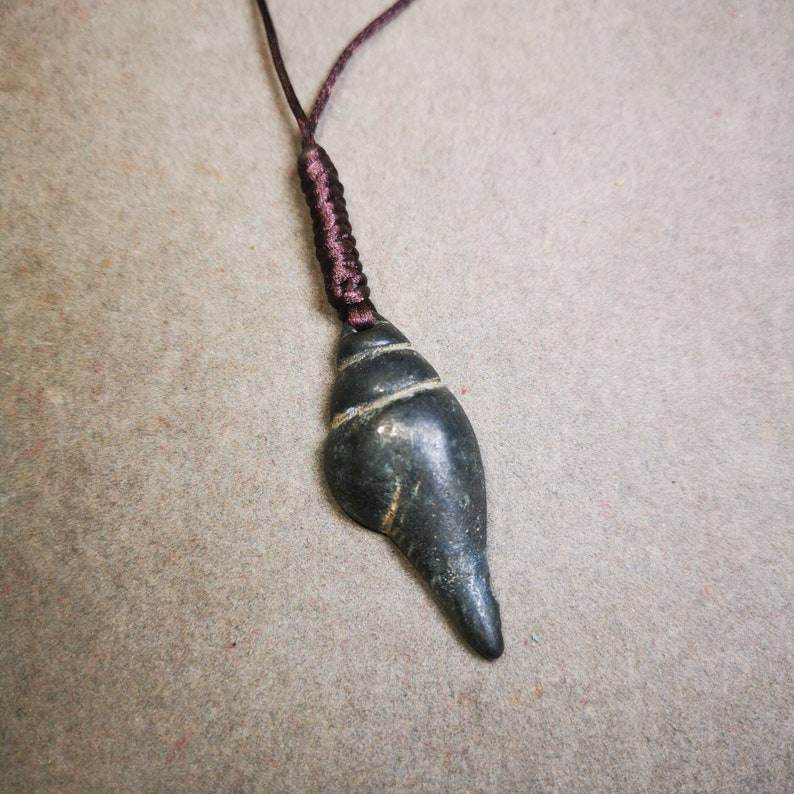 Antique Shankha(Divine Conch) Badge,Tibetan Buddhist Protective Amulet Pendant,Made of Thokcha,60 Years Old - Gandhanra-ART