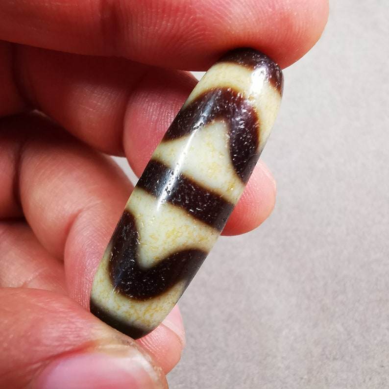 Tiger Tooth Tasso Dzi Bead - Gandhanra-ART