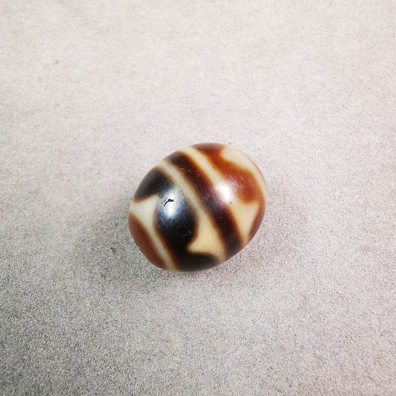 Tiger Tooth Dalo Dzi Bead - Gandhanra-ART