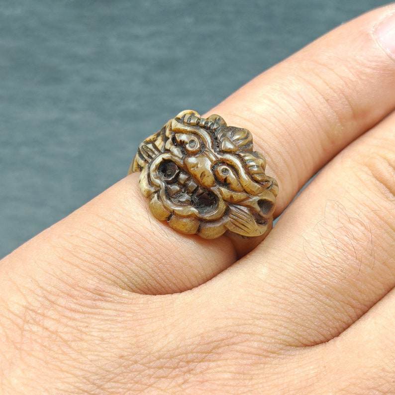 Yak Bone Ring, Snow Lion Pattern,US Size 7.5 - Gandhanra-ART
