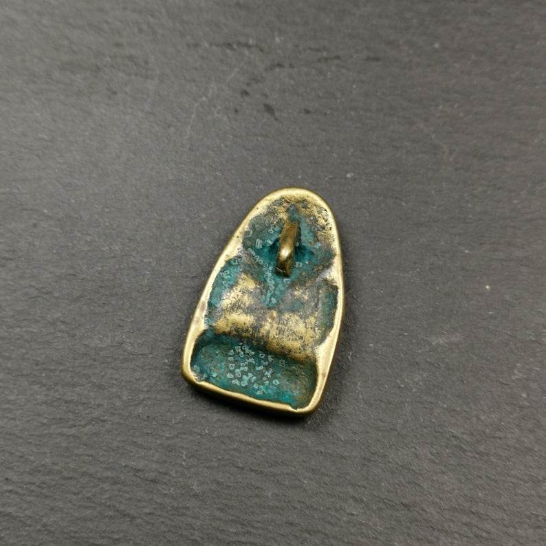 Amulet, Chenrezig Pendant Badge,32 × 20mm - Gandhanra-ART